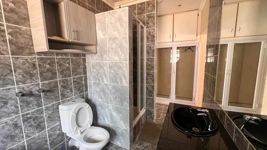 4 Bedroom Property for Sale in Langenhovenpark Free State